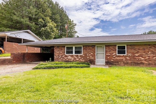 Photo - 219 Roslyn Rd