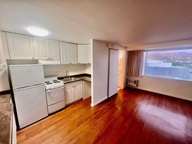 Photo - Five Regents/1 BD/1 BA/1 PK Unit 1401