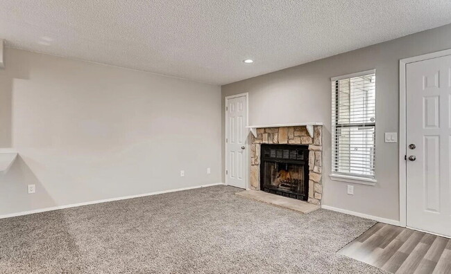 932 S Dearborn Way Unit 3
