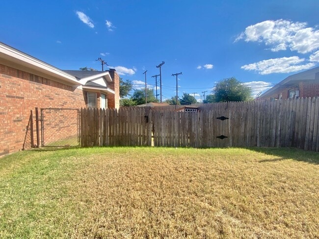 Photo - Great 3 bed 2 bath near West Loop 289 and ...