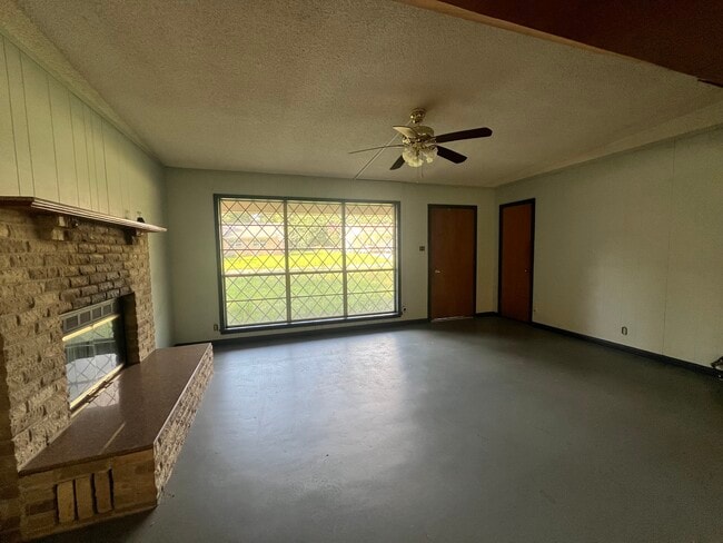 Photo - 1030 Louise Ln