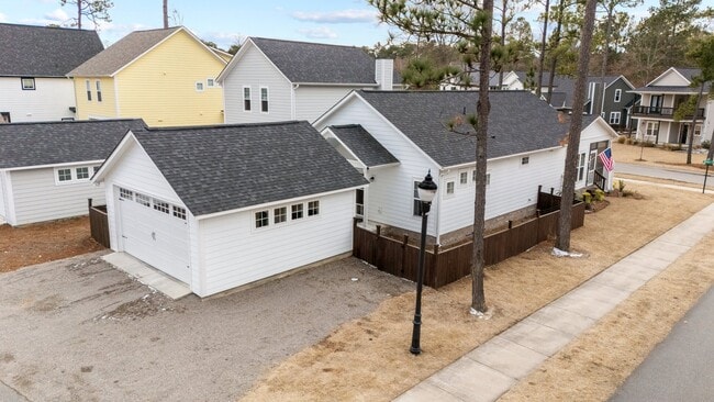 Photo - 560 Wellers Wy