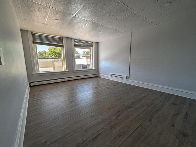 Photo - 124 S 2nd St