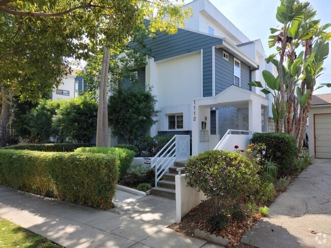 Building Photo - 1112 17th St Rental