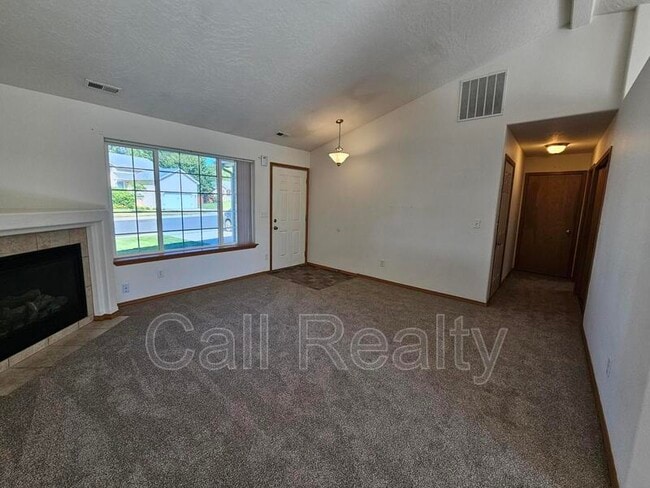 826 N Fox Ridge Rd
