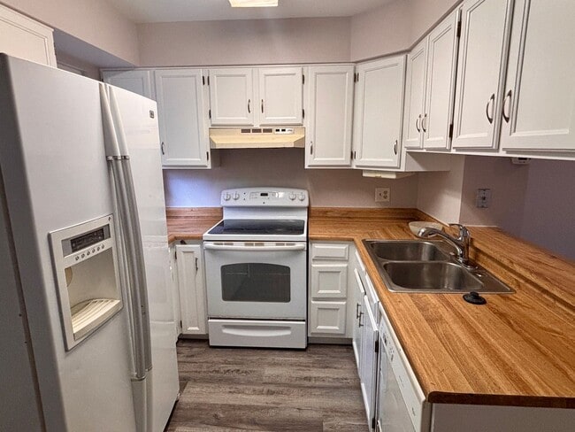 Photo - Newly Renovated 2-Bed Townhome Near Kingsborough Park — Available Now