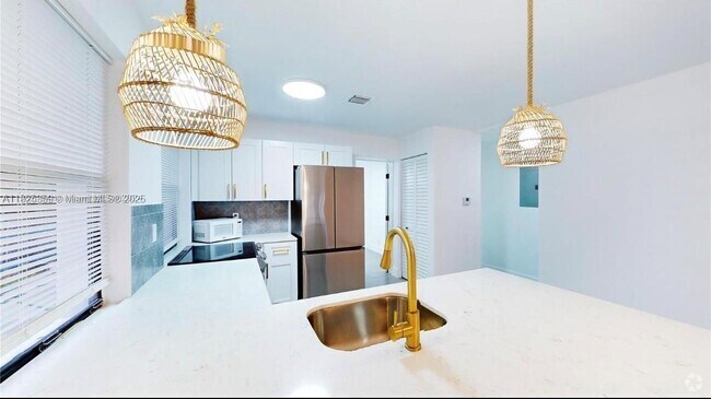 Building Photo - 2529 NE 181st St Rental
