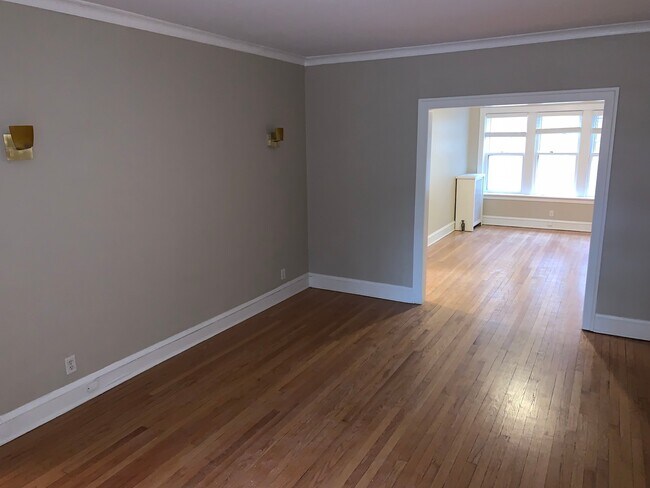 2046 W Farragut Ave Unit 1