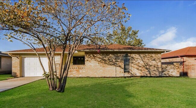 Building Photo - Thoughtfully Designed 3-Bedroom Home for Modern Living