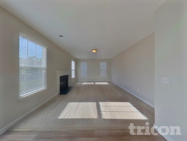 Photo - 583 Goldstone Ln