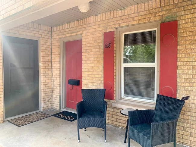 Photo - 618 College Dr