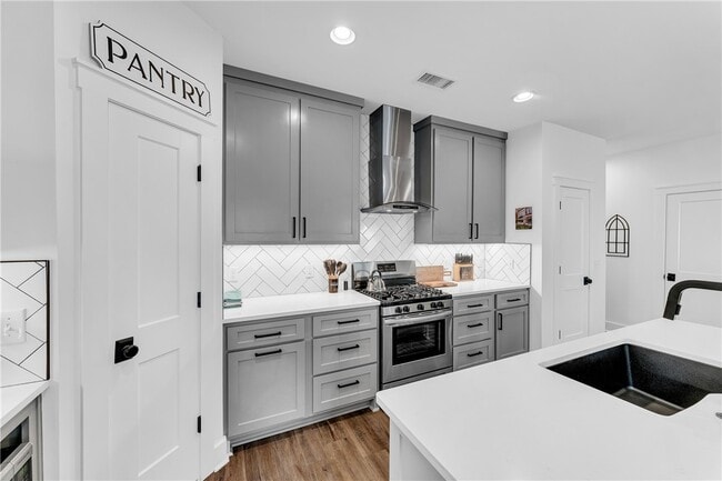 Photo - 215 E Center St