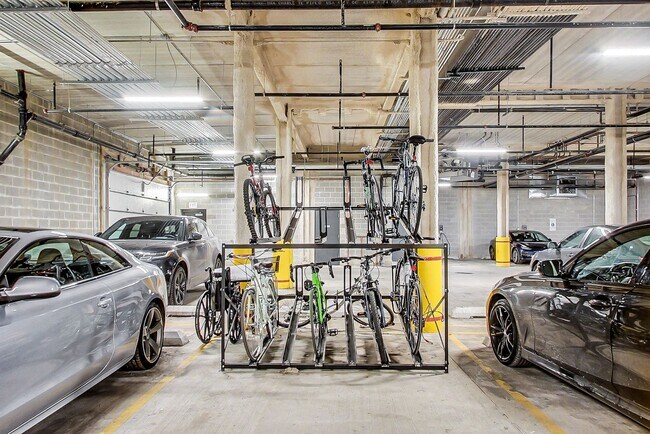 Photo - 2405 W Hutchinson