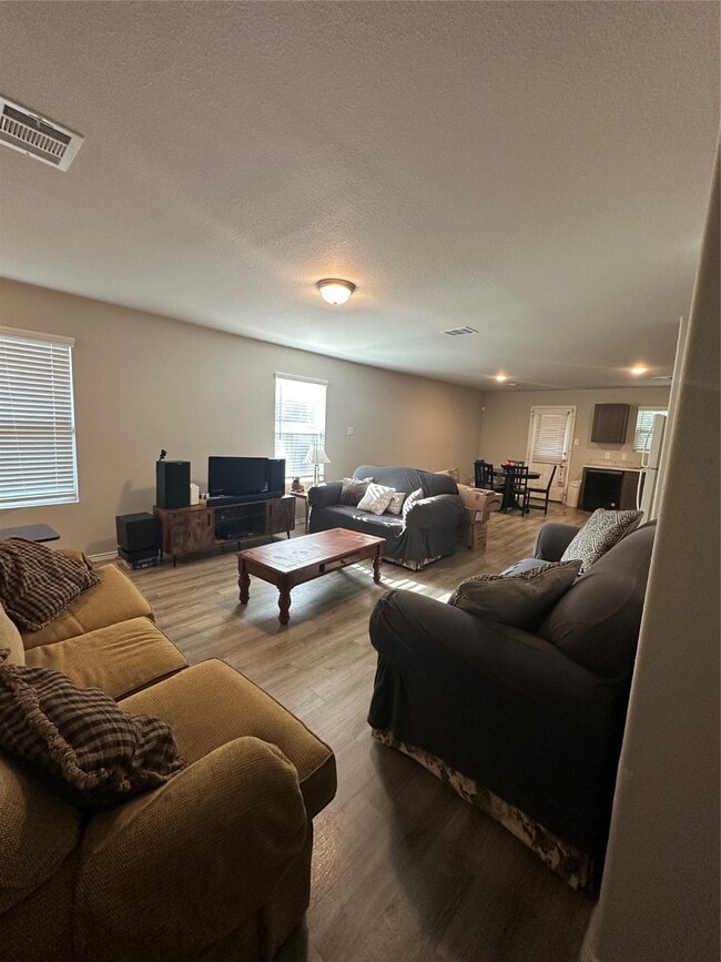 Photo - 411 Armstrong St