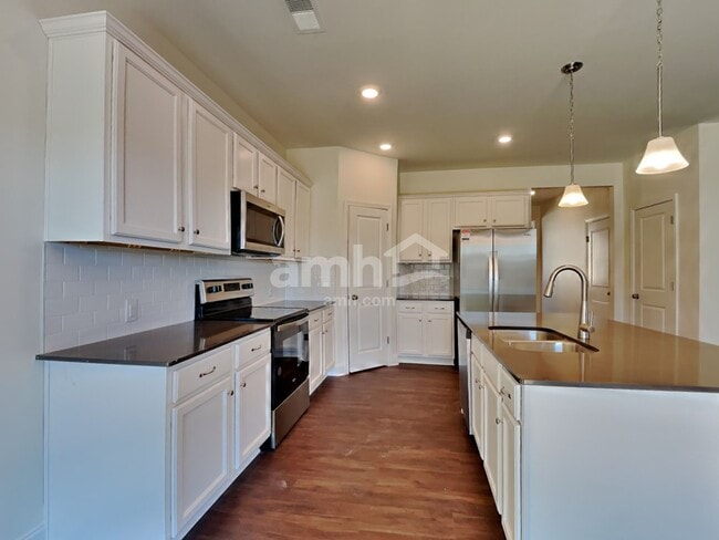 Photo - 161 Hazel Pk Dr