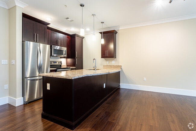 1 BR, 1 BA - 837 SF
