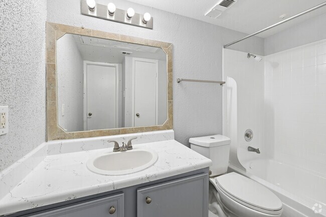 2BR, 2BA - 922SF - Second Bathroom