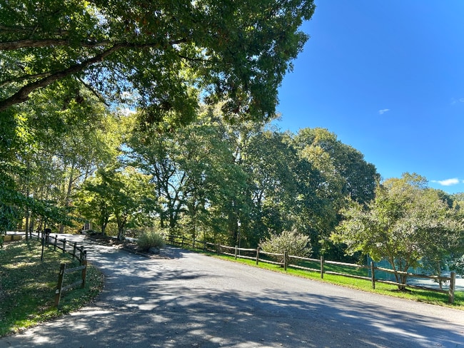 Photo - 174 Turnwood Ln