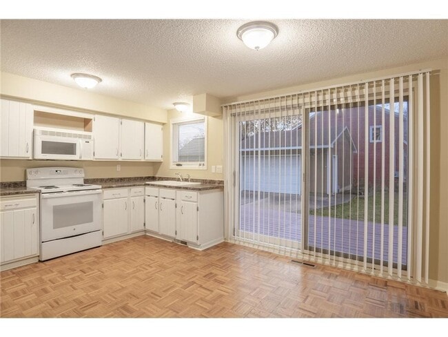 Photo - 38 Winona St W