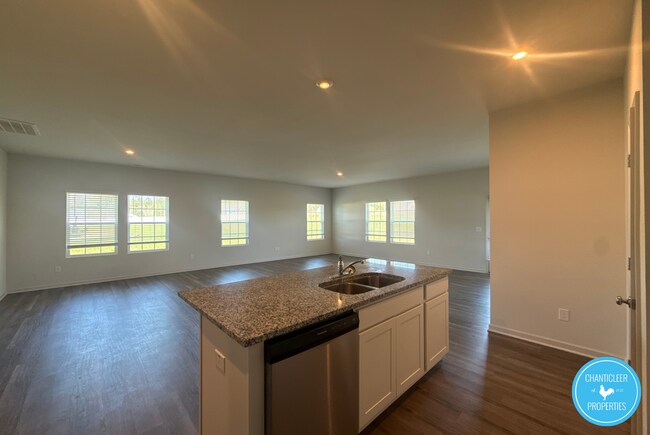Photo - 95 Suhani Ln