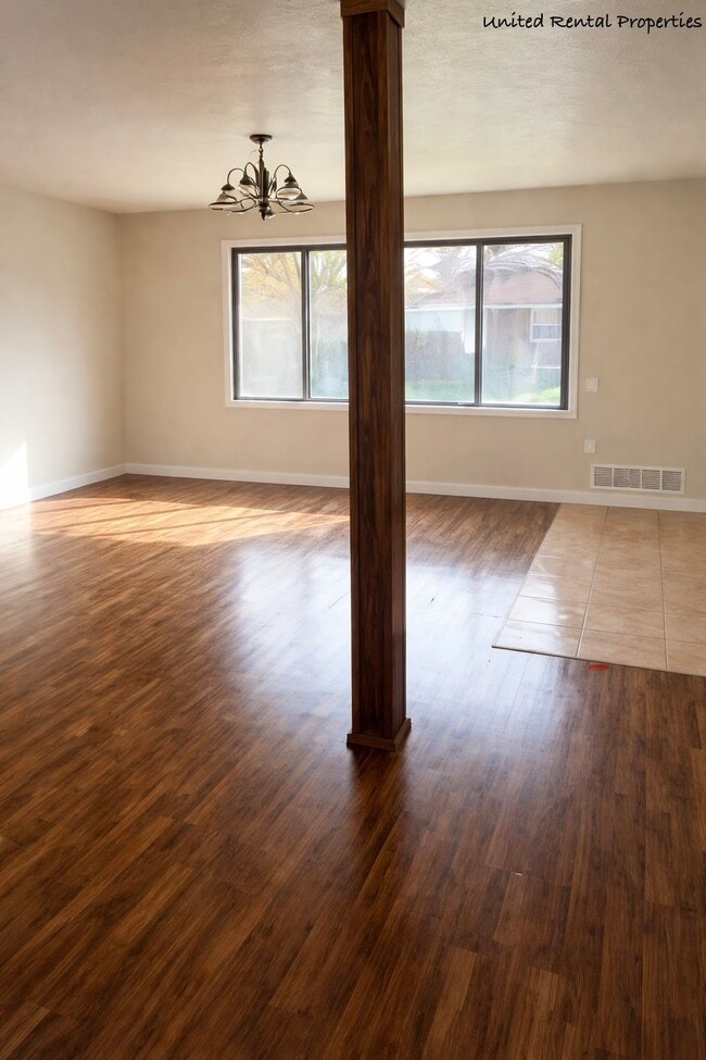 Photo - 690 Holbrook Drive