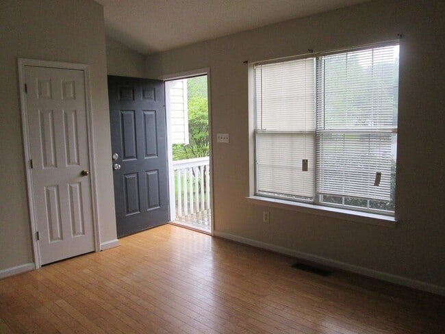 Photo - 6345 Malone Rd