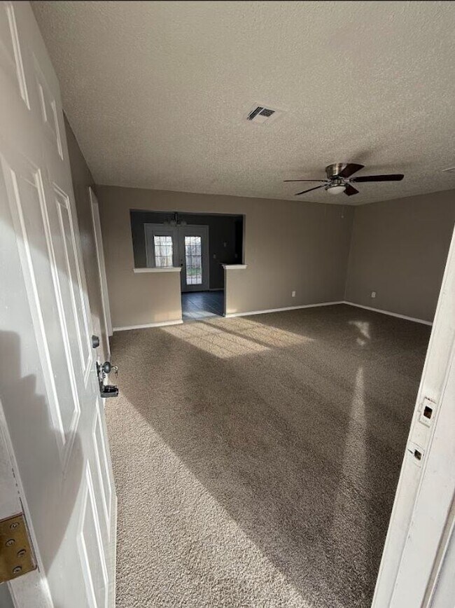 Photo - 4 BedroomHome Available!