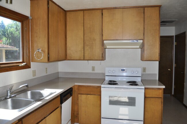 Photo - CLOSE TO OSU - 3 bed 1.5 bath duplex, with...