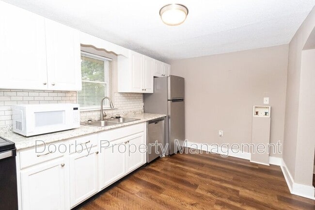 Photo - 403 Warren St