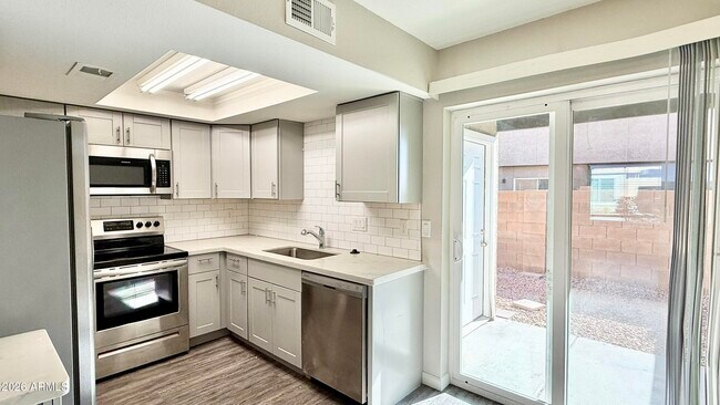 Photo - 1418 E Knoll Cir