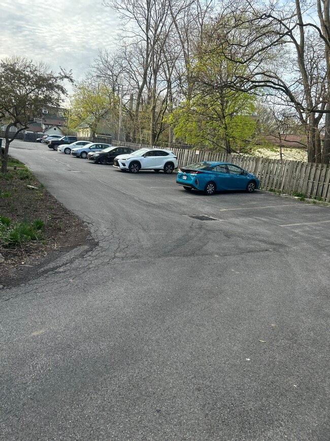 Photo - 694 Broadway