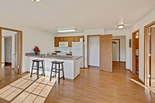 Amber Ridge Apartments - Dining Area - Amber Ridge
