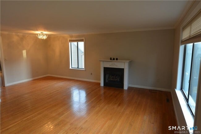 12 Hitching Post Ln Unit 12
