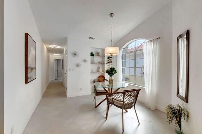 Photo - 15465 Lake Magnolia Pl