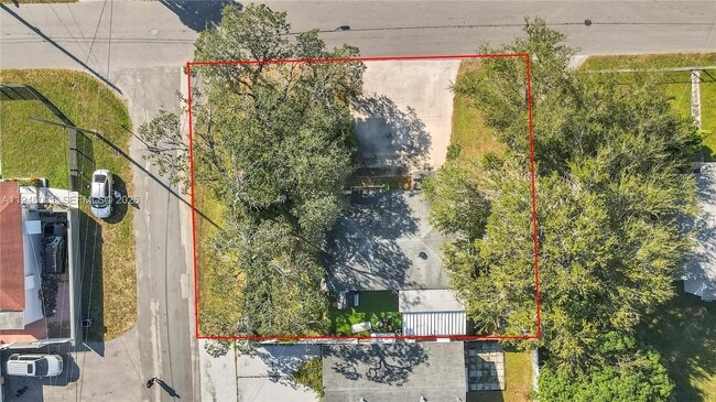 Building Photo - 709 SW 7th Ave Unit A