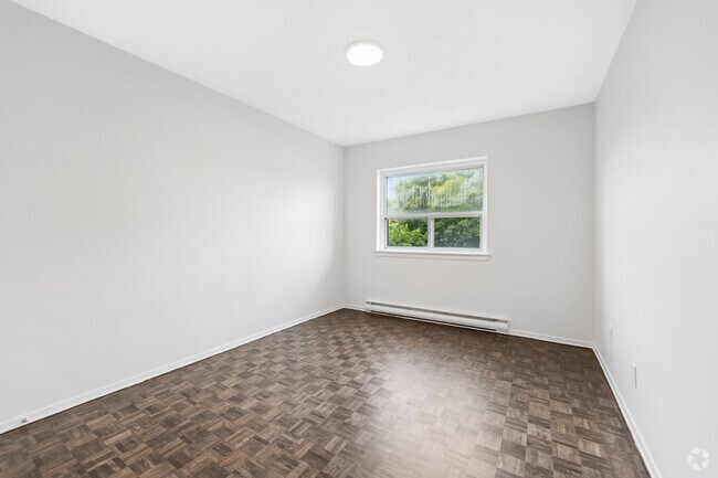 1BR, 1BA - 668SF - Bedroom - 2360 Weston Road