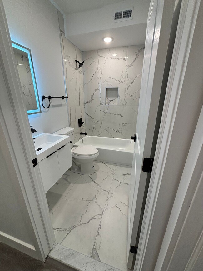 Photo - 713 N 42nd St Unit 2