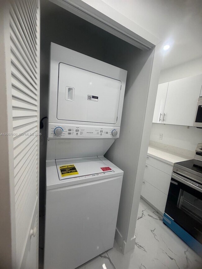 Photo - 2431 NW 23rd St Unit 1