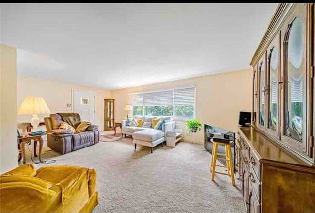 Photo - 140 Greenbriar Dr