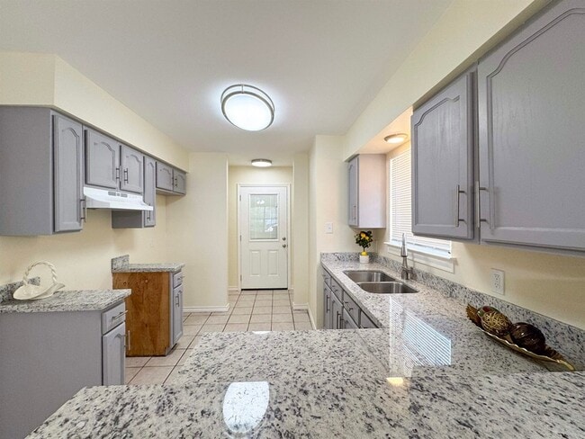 Photo - 304 Anthony Ln