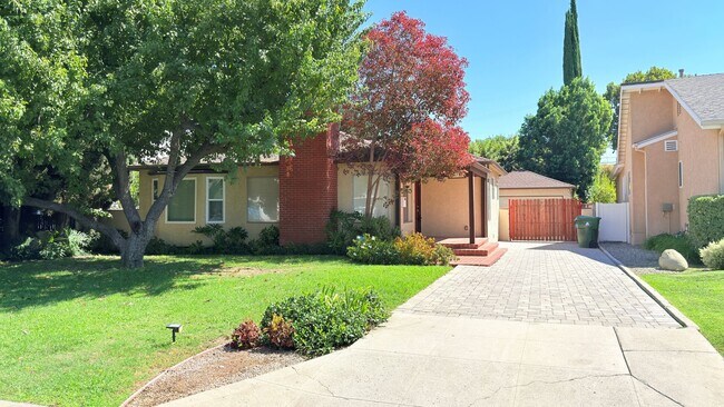Building Photo - Spacious 4-Bedroom + Bonus Room Home with ...