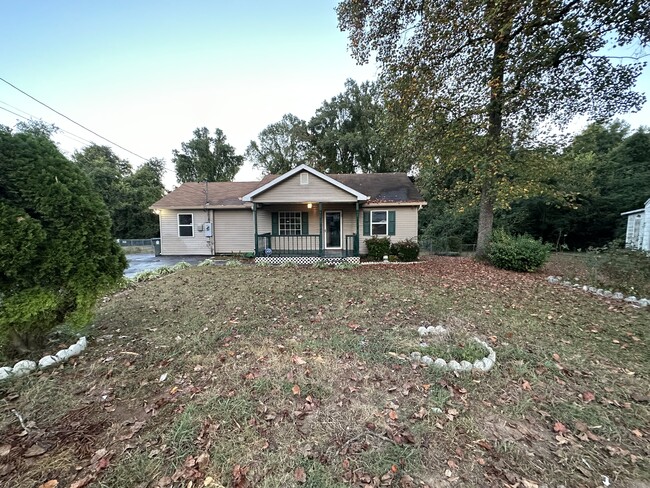 Photo - 735 E Henderson Dr House