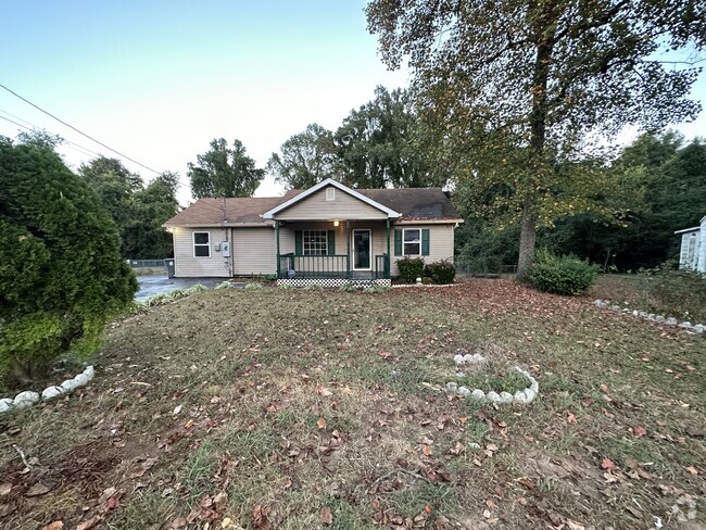 Building Photo - 735 E Henderson Dr Rental