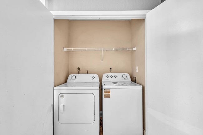 Photo - 2820 N Oakland Forest Dr