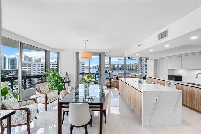 Photo - 3500 Mystic Pointe Dr Unidad 1808