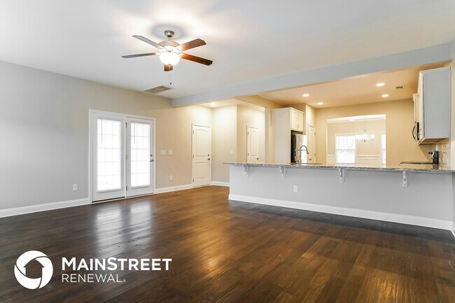 Photo - 418 Royal Oak Ln