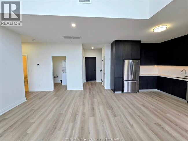 Photo - 4400 Laurier Pkwy