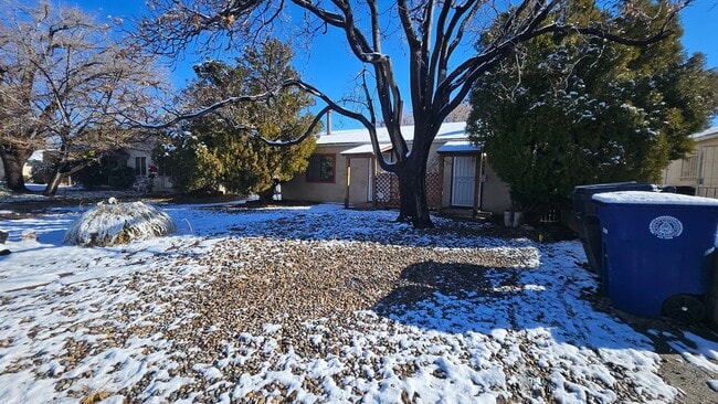 Photo - 1 bed with yard! Condo near UNM!