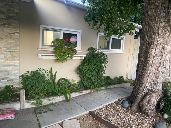 Building Photo - 12360 Huston St Rental