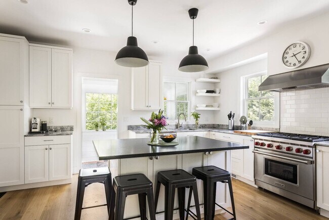 Photo - 11 Montauk Ave